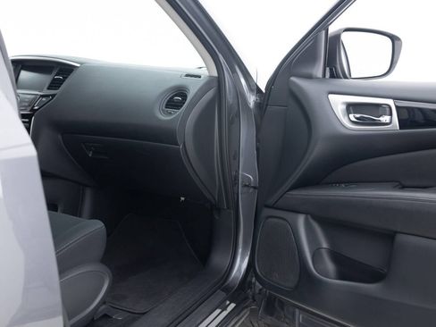 Used 2018 Nissan Pathfinder S image 28