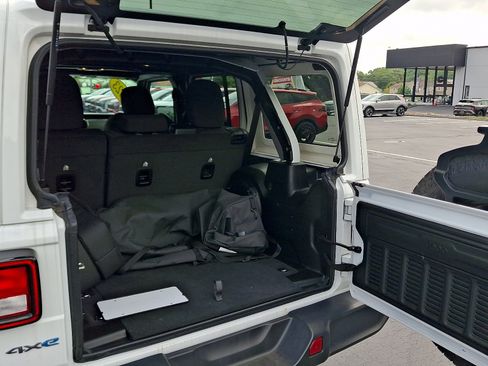 Used 2023 Jeep Wrangler Unlimited w/ Sun & Screen Package AWD/4WD image 29