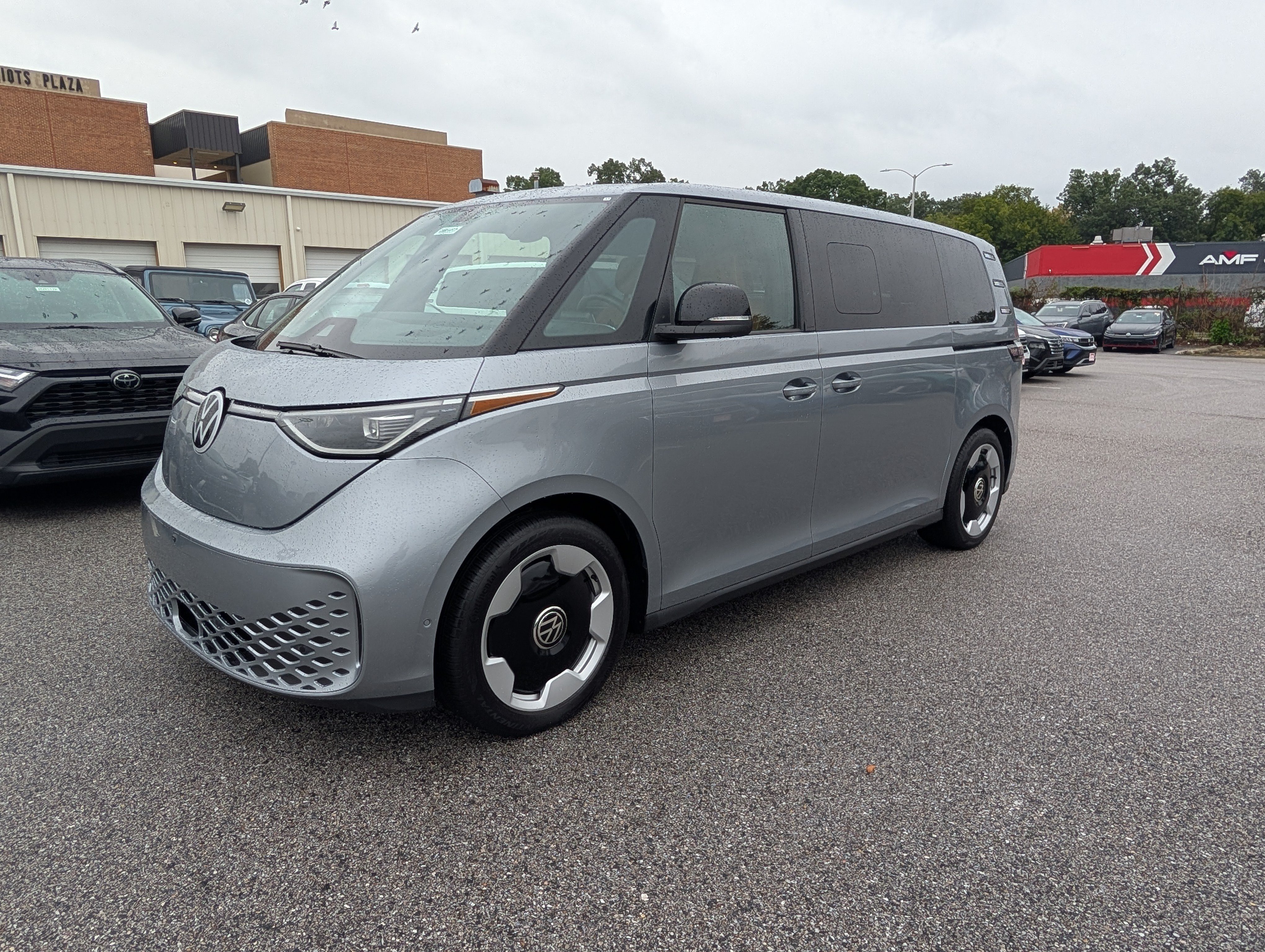 Used 2025 Volkswagen ID. Buzz Pro S Plus AWD/4WD image 8