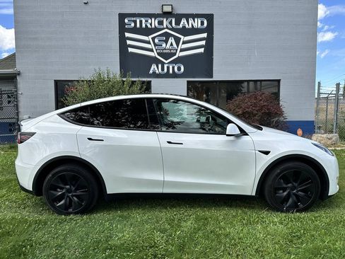 Used 2025 Tesla Model Y Long Range AWD/4WD image 5