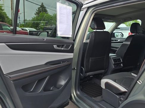 Used 2025 Volkswagen Atlas Peak Edition SE AWD/4WD image 15