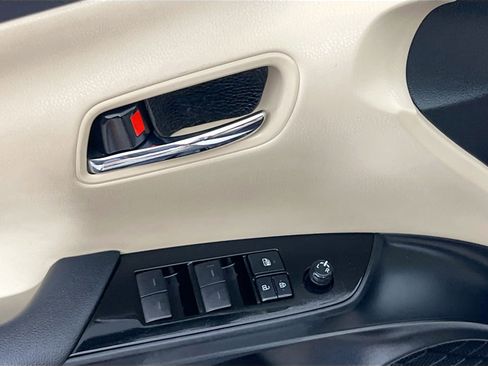 Used 2019 Toyota Prius LE image 16