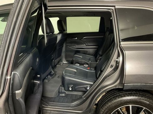 Used 2017 Toyota Highlander SE AWD/4WD image 34