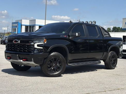 Used 2022 Chevrolet Silverado 1500 ZR2 w/ Technology Package AWD/4WD image 1