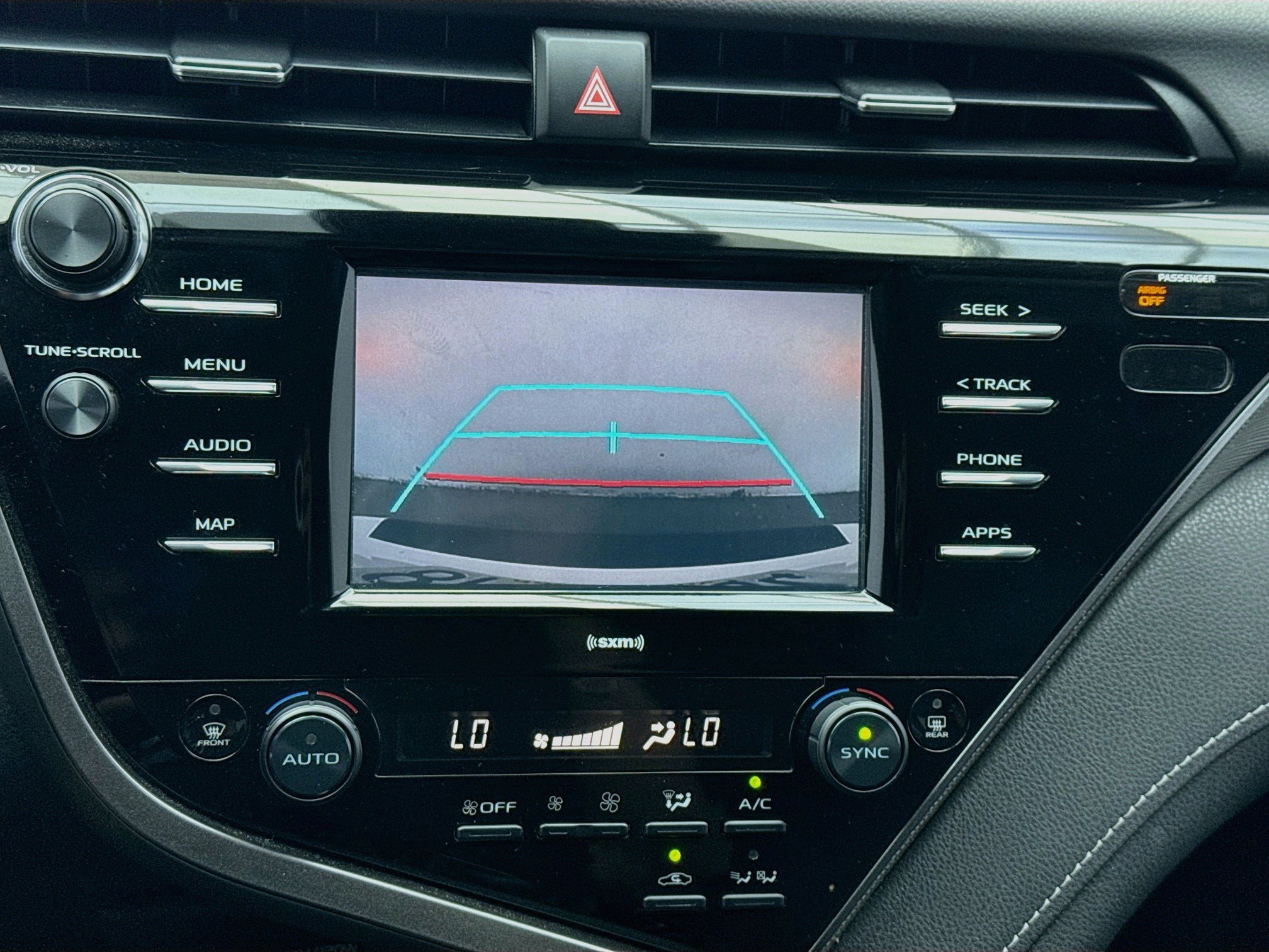 Used 2020 Toyota Camry SE w/ Carpet Mat Package FWD image 10