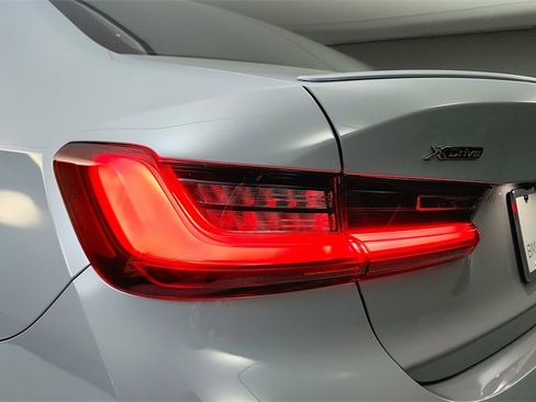 Used 2025 BMW 330i xDrive Sedan w/ M Sport Package image 21