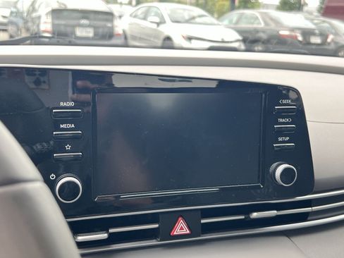 Used 2022 Hyundai Elantra SEL w/ Convenience Package FWD image 15