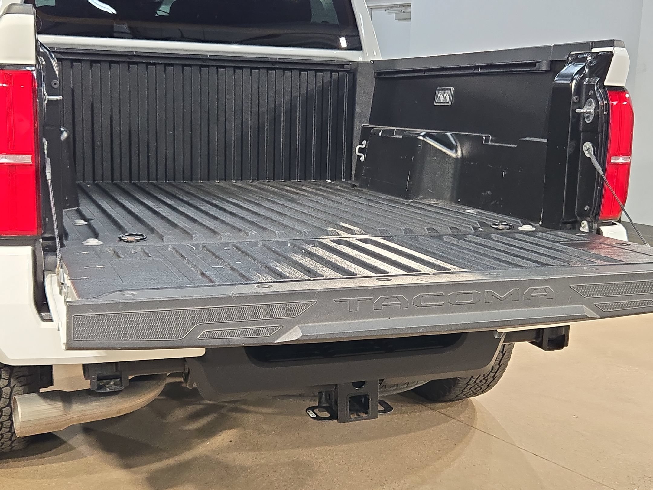 Certified 2025 Toyota Tacoma TRD Off-Road AWD/4WD image 18