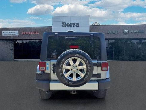Used 2013 Jeep Wrangler Unlimited Sahara w/ Dual Top Group AWD/4WD image 5