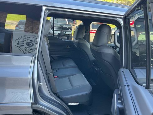 Used 2024 Lexus GX 550 w/ Cold Area Package AWD/4WD image 12