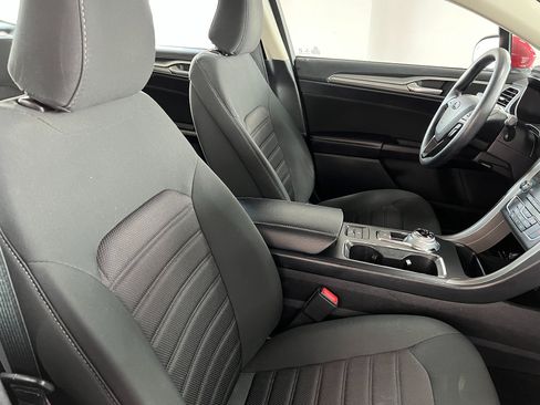 Used 2020 Ford Fusion SE FWD image 25
