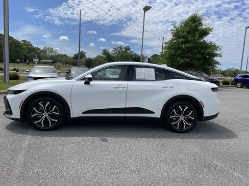 Used 2025 Toyota Crown XLE AWD/4WD image 7