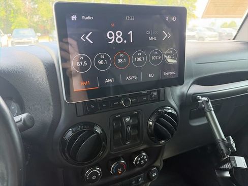 Used 2016 Jeep Wrangler Unlimited Sahara AWD/4WD image 16