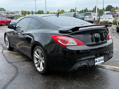 Used 2011 Hyundai Genesis 3.8 RWD image 6