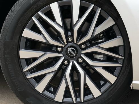 Used 2024 Nissan Altima 2.5 SV image 9