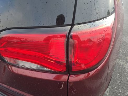 Used 2018 Chrysler Pacifica Limited FWD image 16