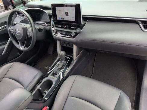 Used 2023 Toyota Corolla Cross XLE w/ Convenience Package FWD image 27