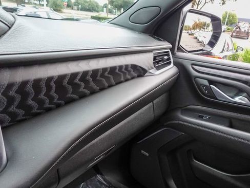 Used 2024 GMC Yukon XL Denali image 25