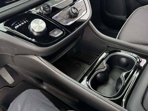 New 2026 Chrysler Pacifica Limited image 22