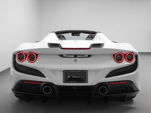 Certified 2022 Ferrari F8 Tributo RWD image 35