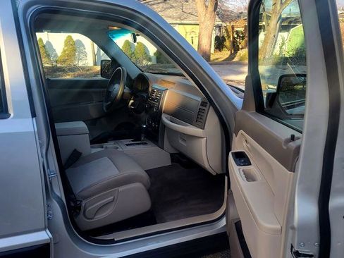 Used 2008 Jeep Liberty Sport image 13