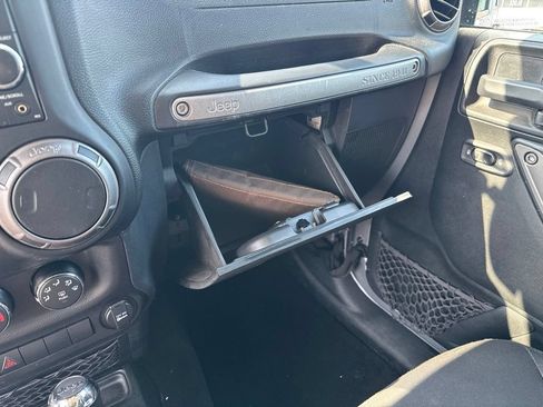 Used 2018 Jeep Wrangler Unlimited Sport S AWD/4WD image 19