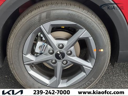 Used 2025 Kia K4 LXS image 10