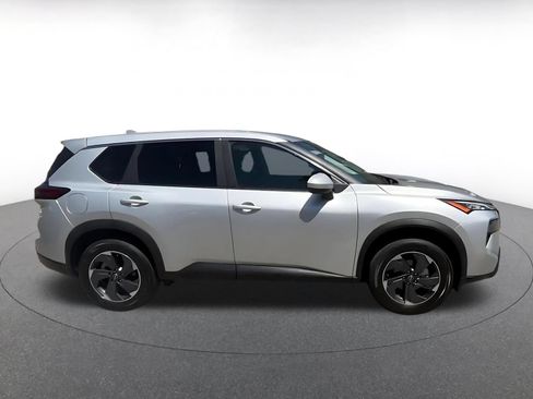 Used 2025 Nissan Rogue SV FWD image 16