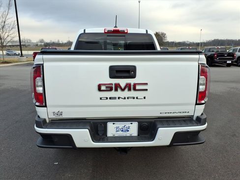 Used 2022 GMC Canyon Denali image 4