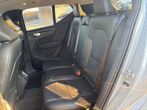 Used 2025 Volvo XC40 B5 Core image 13