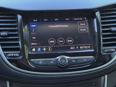 Used 2020 Chevrolet Trax LT w/ LT Convenience Package FWD image 4