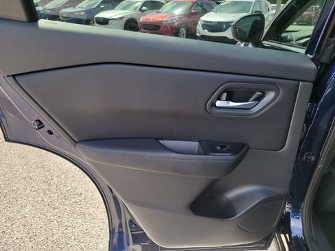Used 2025 Nissan Rogue SV AWD/4WD image 12