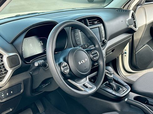 Used 2023 Kia Soul LX image 4