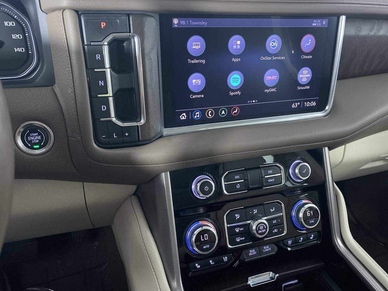 Certified 2021 GMC Yukon XL Denali w/ Denali Premium Package AWD/4WD image 5