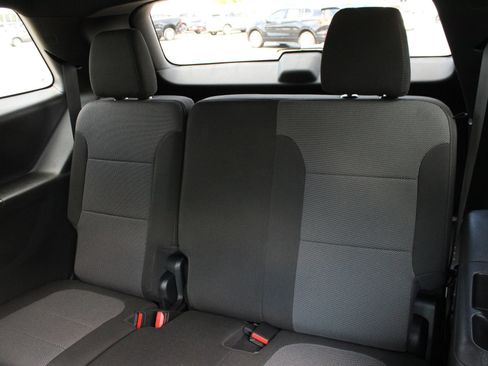 Used 2023 Chevrolet Traverse LT FWD image 18