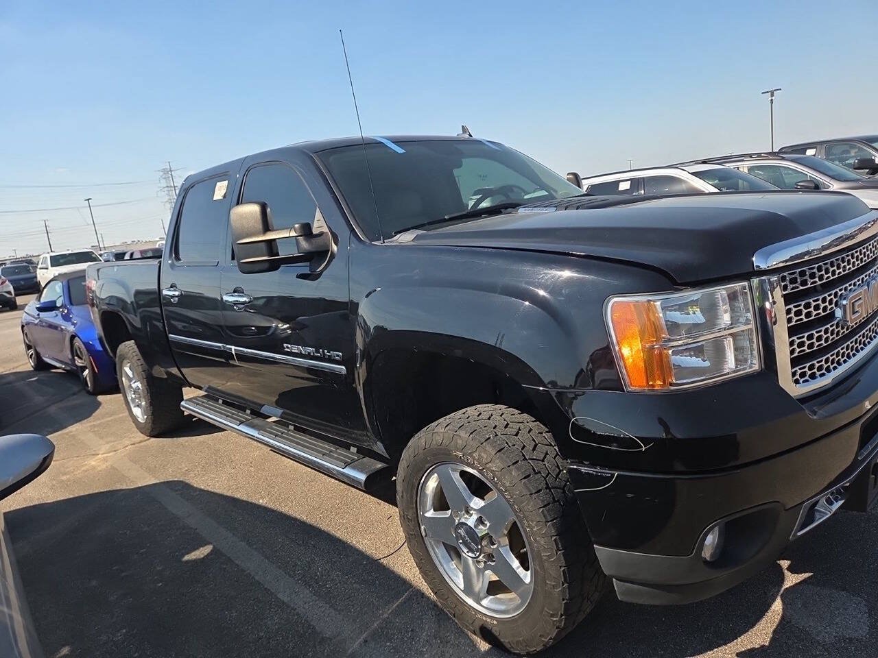 Used 2014 GMC Sierra 2500 Denali w/ Suspension Package, Off-Road AWD/4WD image 24