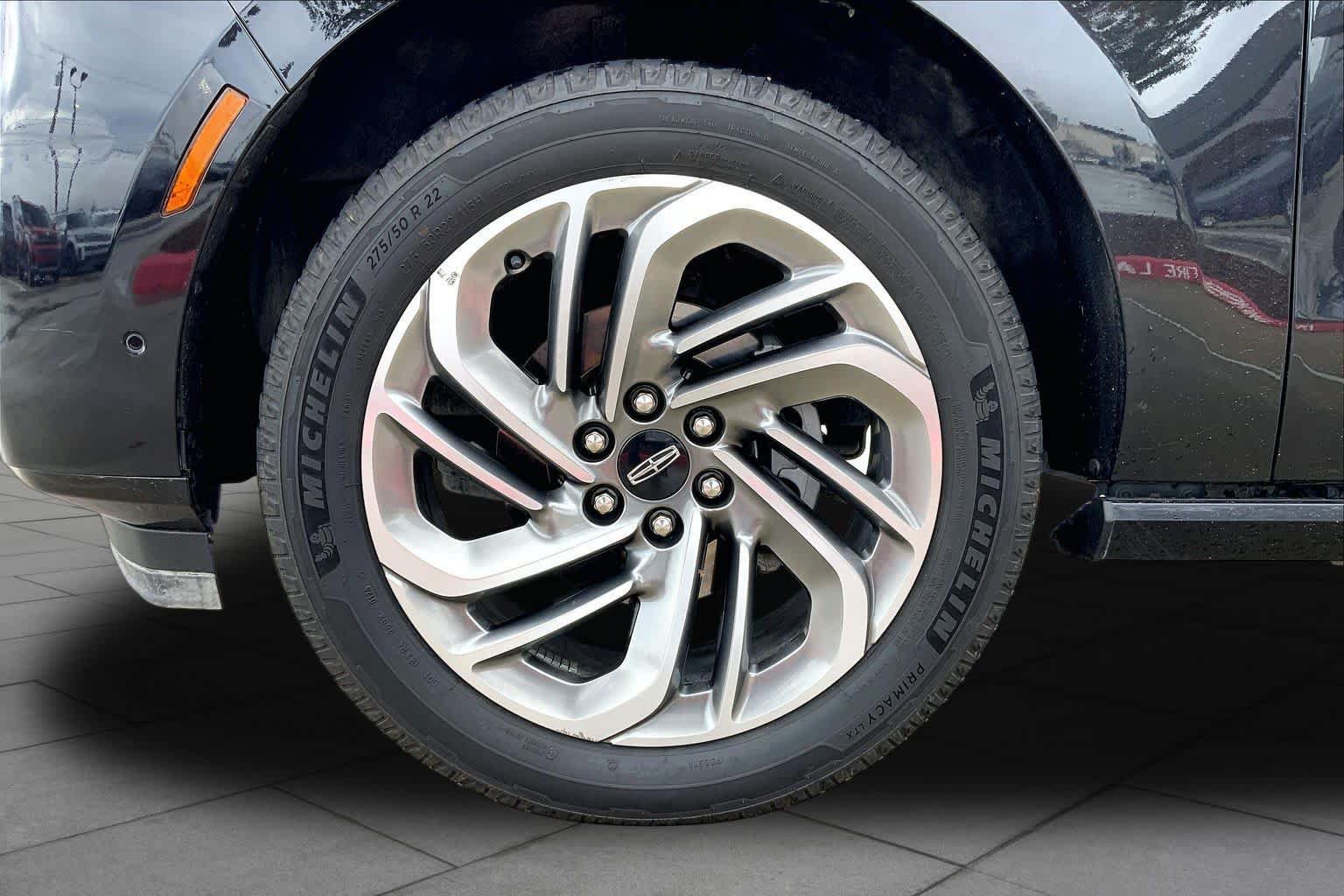 Used 2025 Lincoln Navigator Reserve AWD/4WD image 11