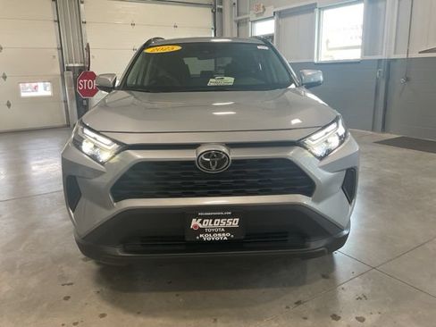Used 2025 Toyota RAV4 XLE AWD/4WD image 2