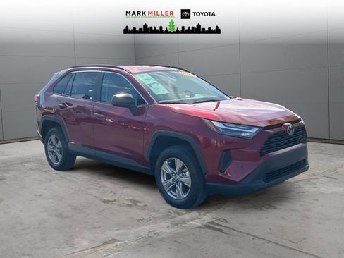 Used 2025 Toyota RAV4 LE image 7