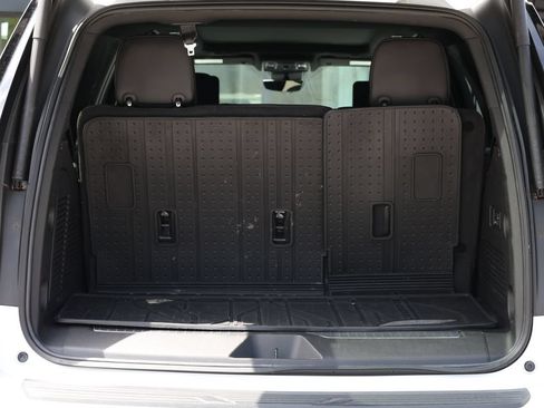 Used 2024 Chevrolet Tahoe High Country RWD image 8
