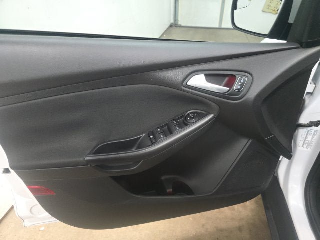 Used 2016 Ford Focus SE w/ Equipment Group 201A FWD image 17