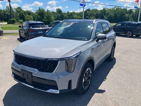 Used 2026 Kia Sorento S w/ S Panoramic Sunroof Package AWD/4WD image 3