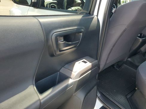 Used 2018 Toyota Tacoma TRD Sport w/ Technology Package image 15