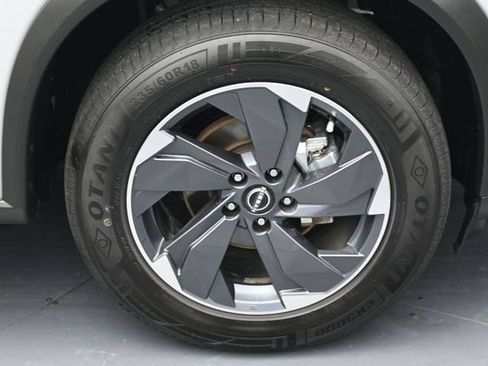 Used 2025 Nissan Rogue SV FWD image 8