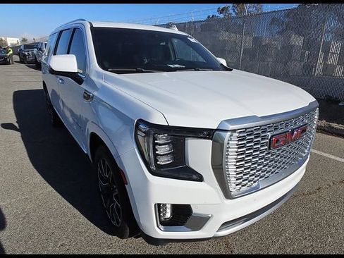 Used 2023 GMC Yukon XL Denali AWD/4WD image 2