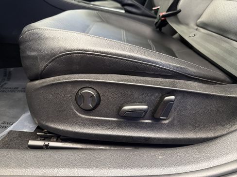 Used 2013 Volkswagen Passat 2.5 SE image 12