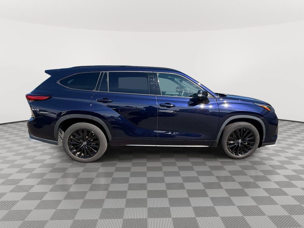 Used 2023 Toyota Highlander XSE AWD/4WD image 2