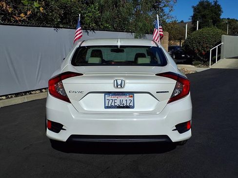 Used 2017 Honda Civic Touring image 6