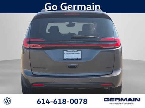 Used 2023 Chrysler Pacifica Touring-L w/ S Appearance Package AWD/4WD image 9