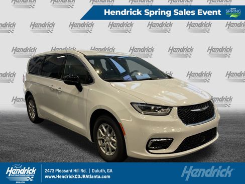 New 2026 Chrysler Pacifica Select image 1